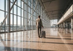 Comment puis-je prendre l'avion avec des enfants ?